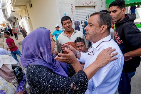 October 16, 2014: Samir Taieb, a member of the National Constituent Assembly (ANC) and the lead candidate on the Tunis 1 list for the Union for Tunisia (UPT) party in the legislative elections, campaigning at the Kabaria market. Kabaria is one of the most disadvantaged neighborhoods in the southern suburbs of Tunis; social tensions and grievances are widespread in these neighborhoods, where residents are often disillusioned with politics. Grassroots outreach has the merit of giving them hope and convincing them to go to the polls. 