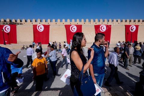 18 octobre 2014 : Meeting Nidaa Tounes à Kairouan, plus de 2000 particiapnts venus prendre place près de la Grande Mosquée, au même endroit où Ansar El Charia avait organisé son 1er congrès en 2012, pour écouter le discours de Béji Caïd Essebsi, président du parti et candidat aux présidentielles de Novembre 2014. Campagne électorale pour els éléectiosn législatives du 26 octobre 2014.