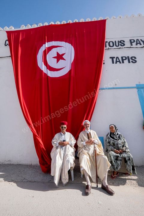 18 octobre 2014 : Meeting Nidaa Tounes à Kairouan, plus de 2000 particiapnts venus prendre place près de la Grande Mosquée, au même endroit où Ansar El Charia avait organisé son 1er congrès en 2012, pour écouter le discours de Béji Caïd Essebsi, président du parti et candidat aux présidentielles de Novembre 2014. Campagne électorale pour els éléectiosn législatives du 26 octobre 2014.