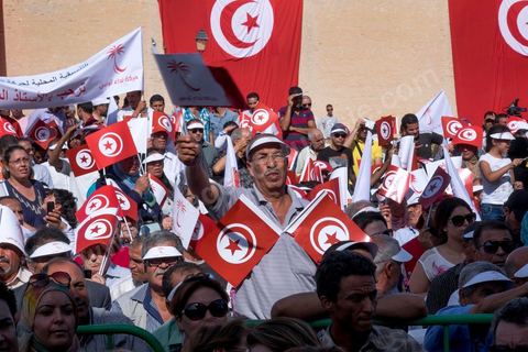 18 octobre 2014 : Meeting Nidaa Tounes à Kairouan, plus de 2000 particiapnts venus prendre place près de la Grande Mosquée, au même endroit où Ansar El Charia avait organisé son 1er congrès en 2012, pour écouter le discours de Béji Caïd Essebsi, président du parti et candidat aux présidentielles de Novembre 2014. Campagne électorale pour els éléectiosn législatives du 26 octobre 2014.