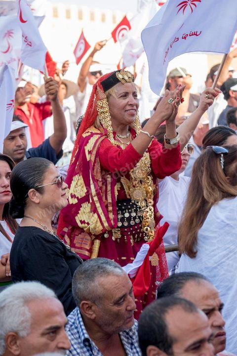 18 octobre 2014 : Meeting Nidaa Tounes à Kairouan, plus de 2000 particiapnts venus prendre place près de la Grande Mosquée, au même endroit où Ansar El Charia avait organisé son 1er congrès en 2012, pour écouter le discours de Béji Caïd Essebsi, président du parti et candidat aux présidentielles de Novembre 2014. Campagne électorale pour els éléectiosn législatives du 26 octobre 2014.