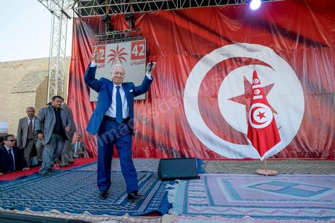 18 octobre 2014 : Meeting Nidaa Tounes à Kairouan, plus de 2000 particiapnts venus prendre place près de la Grande Mosquée, au même endroit où Ansar El Charia avait organisé son 1er congrès en 2012, pour écouter le discours de Béji Caïd Essebsi, président du parti et candidat aux présidentielles de Novembre 2014. Campagne électorale pour els éléectiosn législatives du 26 octobre 2014.