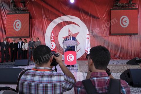 18 octobre 2014 : Meeting Nidaa Tounes à Kairouan, plus de 2000 particiapnts venus prendre place près de la Grande Mosquée, au même endroit où Ansar El Charia avait organisé son 1er congrès en 2012, pour écouter le discours de Béji Caïd Essebsi, président du parti et candidat aux présidentielles de Novembre 2014. Campagne électorale pour els éléectiosn législatives du 26 octobre 2014.