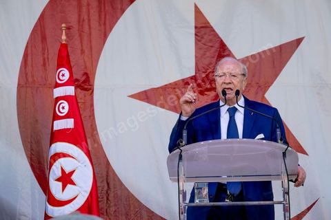 18 octobre 2014 : Meeting Nidaa Tounes à Kairouan, plus de 2000 particiapnts venus prendre place près de la Grande Mosquée, au même endroit où Ansar El Charia avait organisé son 1er congrès en 2012, pour écouter le discours de Béji Caïd Essebsi, président du parti et candidat aux présidentielles de Novembre 2014. Campagne électorale pour els éléectiosn législatives du 26 octobre 2014.