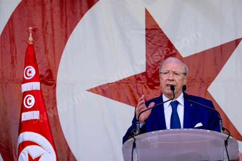 18 octobre 2014 : Meeting Nidaa Tounes à Kairouan, plus de 2000 particiapnts venus prendre place près de la Grande Mosquée, au même endroit où Ansar El Charia avait organisé son 1er congrès en 2012, pour écouter le discours de Béji Caïd Essebsi, président du parti et candidat aux présidentielles de Novembre 2014. Campagne électorale pour els éléectiosn législatives du 26 octobre 2014.
