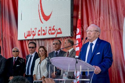 18 octobre 2014 : Meeting Nidaa Tounes à Kairouan, plus de 2000 particiapnts venus prendre place près de la Grande Mosquée, au même endroit où Ansar El Charia avait organisé son 1er congrès en 2012, pour écouter le discours de Béji Caïd Essebsi, président du parti et candidat aux présidentielles de Novembre 2014. Campagne électorale pour els éléectiosn législatives du 26 octobre 2014.