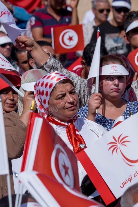 18 octobre 2014 : Meeting Nidaa Tounes à Kairouan, plus de 2000 particiapnts venus prendre place près de la Grande Mosquée, au même endroit où Ansar El Charia avait organisé son 1er congrès en 2012, pour écouter le discours de Béji Caïd Essebsi, président du parti et candidat aux présidentielles de Novembre 2014. Campagne électorale pour els éléectiosn législatives du 26 octobre 2014.