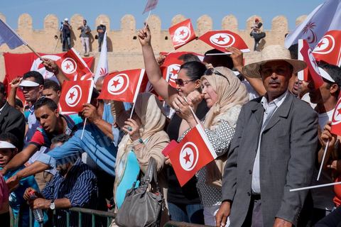 18 octobre 2014 : Meeting Nidaa Tounes à Kairouan, plus de 2000 particiapnts venus prendre place près de la Grande Mosquée, au même endroit où Ansar El Charia avait organisé son 1er congrès en 2012, pour écouter le discours de Béji Caïd Essebsi, président du parti et candidat aux présidentielles de Novembre 2014. Campagne électorale pour els éléectiosn législatives du 26 octobre 2014.
