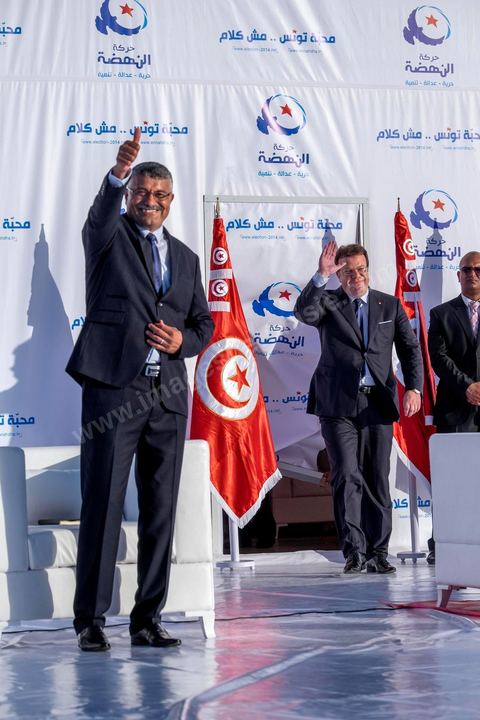 18 octobre 2014 : Entrée de Mohamed Frikha dans le théâtre de Sidi Mansour, ville dans la banlieue nord de Sfax, deuxième ville du pays, plus de 10 000 partiisans d'Ennahdha se sont rassemblés pour un grand meeting du parti islamiste. Sous un soleil de plomb, Rached Ghannouchi, président du parti, orchestre un meeting electoral avec présentations des deux listes Ennahdha (Sfax1 et 2), discours des candidats et discours final de Ghannouchi.