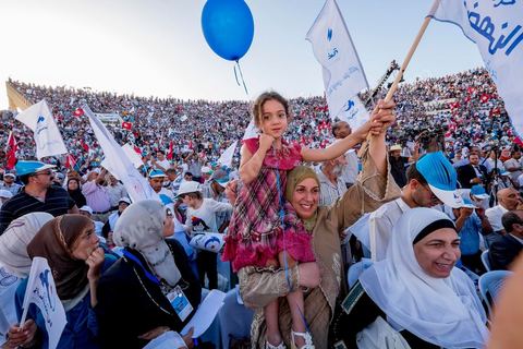 18 octobre 2014 : dans le théâtre de Sidi Mansour, ville dans la banlieue nord de Sfax, deuxième ville du pays, plus de 10 000 partiisans d'Ennahdha se sont rassemblés pour un grand meeting du parti islamiste. Sous un soleil de plomb, Rached Ghannouchi, président du parti, orchestre un meeting electoral avec présentations des deux listes Ennahdha (Sfax1 et 2), discours des candidats et discours final de Ghannouchi.