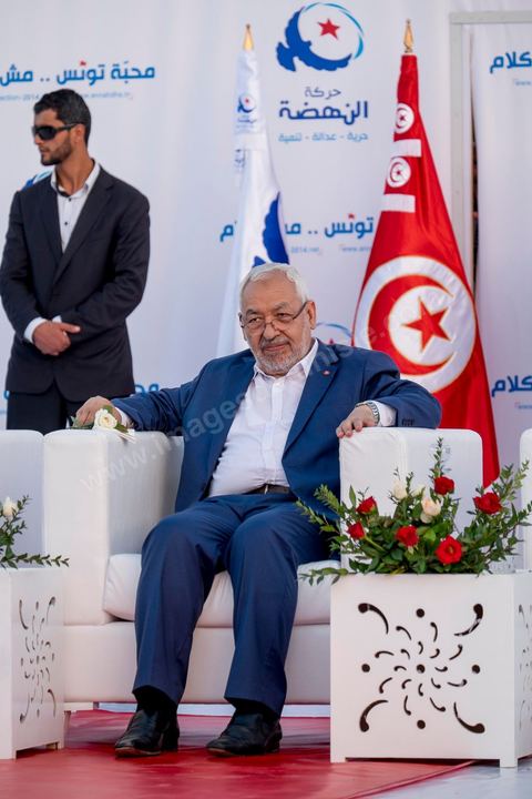 18 octobre 2014 : Rached Ghannouchi dans le théâtre de Sidi Mansour, ville dans la banlieue nord de Sfax, deuxième ville du pays, plus de 10 000 partiisans d'Ennahdha se sont rassemblés pour un grand meeting du parti islamiste. Sous un soleil de plomb, Rached Ghannouchi, président du parti, orchestre un meeting electoral avec présentations des deux listes Ennahdha (Sfax1 et 2), discours des candidats et discours final de Ghannouchi.