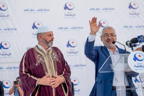 18 octobre 2014 : Rached Ghannouchi dans le théâtre de Sidi Mansour, ville dans la banlieue nord de Sfax, deuxième ville du pays, plus de 10 000 partiisans d'Ennahdha se sont rassemblés pour un grand meeting du parti islamiste. Sous un soleil de plomb, Rached Ghannouchi, président du parti, orchestre un meeting electoral avec présentations des deux listes Ennahdha (Sfax1 et 2), discours des candidats et discours final de Ghannouchi.