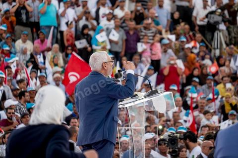 18 octobre 2014 : Discours de Rached Ghannouchi dans le théâtre de Sidi Mansour, ville dans la banlieue nord de Sfax, deuxième ville du pays, plus de 10 000 partiisans d'Ennahdha se sont rassemblés pour un grand meeting du parti islamiste. Sous un soleil de plomb, Rached Ghannouchi, président du parti, orchestre un meeting electoral avec présentations des deux listes Ennahdha (Sfax1 et 2), discours des candidats et discours final de Ghannouchi.