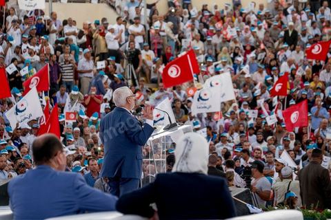 18 octobre 2014 : Discours de Rached Ghannouchi dans le théâtre de Sidi Mansour, ville dans la banlieue nord de Sfax, deuxième ville du pays, plus de 10 000 partiisans d'Ennahdha se sont rassemblés pour un grand meeting du parti islamiste. Sous un soleil de plomb, Rached Ghannouchi, président du parti, orchestre un meeting electoral avec présentations des deux listes Ennahdha (Sfax1 et 2), discours des candidats et discours final de Ghannouchi.