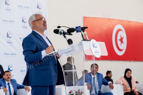 18 octobre 2014 : Rached Ghannouchi dans le théâtre de Sidi Mansour, ville dans la banlieue nord de Sfax, deuxième ville du pays, plus de 10 000 partiisans d'Ennahdha se sont rassemblés pour un grand meeting du parti islamiste. Sous un soleil de plomb, Rached Ghannouchi, président du parti, orchestre un meeting electoral avec présentations des deux listes Ennahdha (Sfax1 et 2), discours des candidats et discours final de Ghannouchi.