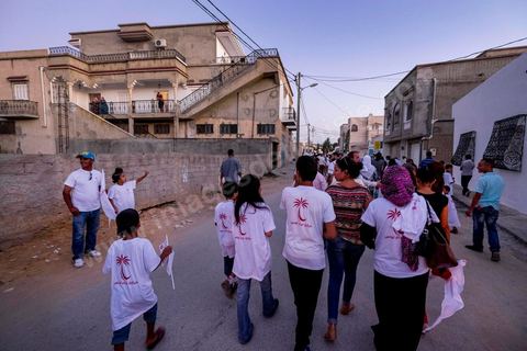 19 octobre 2014 : campagne de porte à porte dans le quartier de Gammarth village, banlieue nord de Tunis, des partisans de Nidaa Tounes. Said Aïdi, tête de liste dans cette circonscription de Tunis 2 est accompganée de ses colistiers dont Bochra Bel Hadj Hamida.