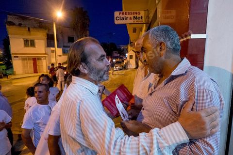 19 octobre 2014 : campagne de porte à porte dans le quartier de Gammarth village, banlieue nord de Tunis, des partisans de Nidaa Tounes. Said Aïdi, tête de liste dans cette circonscription de Tunis 2 est accompganée de ses colistiers dont Bochra Bel Hadj Hamida.