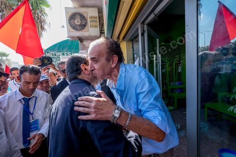 20 ocotbre 2014 : Ali Larayedh, candidat en tête de liste du parti islamiste Ennahdha sur Tunis 1, en campagne pour les élections legislatives du 26 octobre 2014 dans le quartier populaire de Hrairia dans la banlieue ouest de Tunis. 