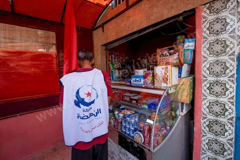 20 ocotbre 2014 : Ali Larayedh, candidat en tête de liste du parti islamiste Ennahdha sur Tunis 1, en campagne pour les élections legislatives du 26 octobre 2014 dans le quartier populaire de Hrairia dans la banlieue ouest de Tunis. 