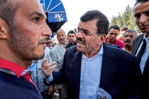 20 ocotbre 2014 : Ali Larayedh, candidat en tête de liste du parti islamiste Ennahdha sur Tunis 1, en campagne pour les élections legislatives du 26 octobre 2014 dans le quartier populaire de Hrairia dans la banlieue ouest de Tunis. 