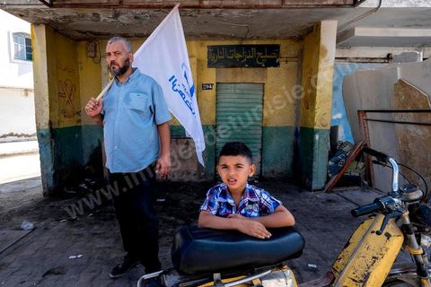 20 ocotbre 2014 : Ali Larayedh, candidat en tête de liste du parti islamiste Ennahdha sur Tunis 1, en campagne pour les élections legislatives du 26 octobre 2014 dans le quartier populaire de Hrairia dans la banlieue ouest de Tunis. 