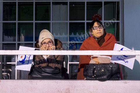 26 octobre 2014 : au fil des heures les partisans d'Ennahdha commencent à craindre le pire, un échec électoral concluant trois années au pouvoir. soirée électorale dans les deux partis en tête les destouriens, Nidaa Tounes et les islamistes, Ennahdha