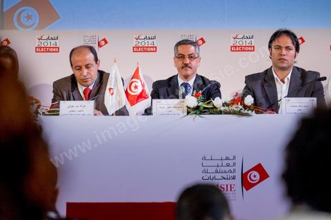 27 octobre 2014 : l'effervescence commence au centre de presse de l'ISIE, située au Palais des Congrès de Tunis, où des centaines de journalistes nationaux et internationaux enchainent pour les jours à venir les conférences de presse qui donneront les résultats partiels circonscriptions par circonscriptions. Les résultats complets sont à prévoir dans les 48 à 72 h après les votes.