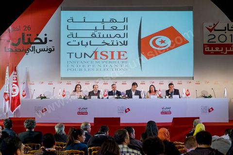 27 octobre 2014 : l'effrevescence commence au centre de presse de l'ISIE, située au Palais des Congrès de Tunis, où des centaines de journalistes nationaux et internationaux enchainent pour les jours à venir les conférences de presse qui donneront les résultats partiels circonscriptions par circonscriptions. Les résultats complets sont à prévoir dans les 48 à 72 h après les votes.