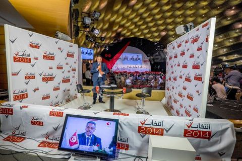 27 octobre 2014 : l'effrevescence commence au centre de presse de l'ISIE, située au Palais des Congrès de Tunis, où des centaines de journalistes nationaux et internationaux enchainent pour les jours à venir les conférences de presse qui donneront les résultats partiels circonscriptions par circonscriptions. Les résultats complets sont à prévoir dans les 48 à 72 h après les votes.