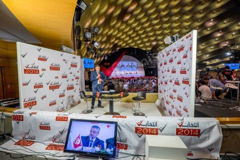 27 octobre 2014 : l'effrevescence commence au centre de presse de l'ISIE, située au Palais des Congrès de Tunis, où des centaines de journalistes nationaux et internationaux enchainent pour les jours à venir les conférences de presse qui donneront les résultats partiels circonscriptions par circonscriptions. Les résultats complets sont à prévoir dans les 48 à 72 h après les votes.