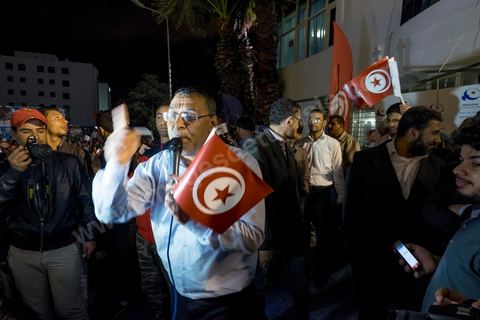 October 27, 2014: At the call of the Ennahda Party, several hundred activists gathered the day after the elections. Party leaders thanked the activists for their commitment and acknowledged their defeat in the elections. Rached Ghannouchi, president of the Islamist party, thanked the activists in his speech and acknowledged the defeat. 