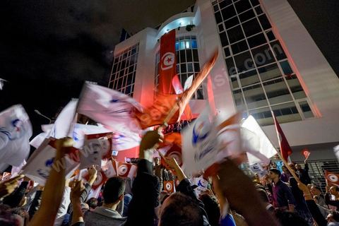 October 27, 2014: At the call of the Ennahda Party, several hundred activists gathered the day after the elections. Party leaders thanked the activists for their commitment and acknowledged their defeat in the elections. Rached Ghannouchi, president of the Islamist party, thanked the activists in his speech and acknowledged the defeat. 