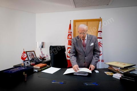 29 octobre 2014 : portrait de Béji Caïd Essebsi, Président du parti Nidaa Tounes, dans son bureau au siège du parti Nidaa Tounes. Nidaa Tounes, parti créé il y a deux ans, est sorti premier des élections législatives. 