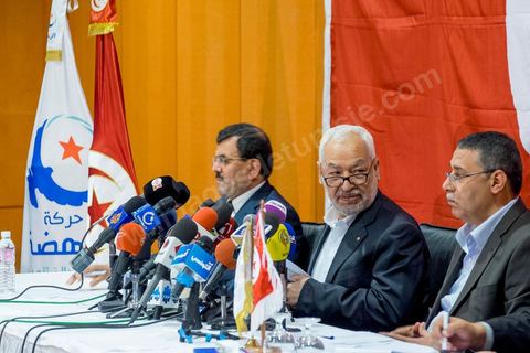 30 octobre 2014 : Conférence de presse de Ennahdha en présence de Rached Ghannouchi, son président, Ali Larayedh (G), secrétaire général du parti et Abdelahamid Jelassi, directeur de campagne. Après leur défaite aux élections législatives, Rached Ghannouchi a tenu à remercier tous les électeurs qui ont voté pour son parti et assurer que son mouvement continuera à défendre les libertés et la justice transitionnelle.
