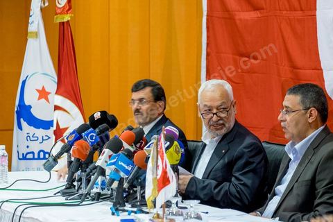 30 octobre 2014 : Conférence de presse de Ennahdha en présence de Rached Ghannouchi, son président, Ali Larayedh (G), secrétaire général du parti et Abdelahamid Jelassi, directeur de campagne. Après leur défaite aux élections législatives, Rached Ghannouchi a tenu à remercier tous les électeurs qui ont voté pour son parti et assurer que son mouvement continuera à défendre les libertés et la justice transitionnelle.