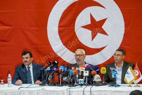 30 octobre 2014 : Conférence de presse de Ennahdha en présence de Rached Ghannouchi, son président, Ali Larayedh (G), secrétaire général du parti et Abdelahamid Jelassi, directeur de campagne. Après leur défaite aux élections législatives, Rached Ghannouchi a tenu à remercier tous les électeurs qui ont voté pour son parti et assurer que son mouvement continuera à défendre les libertés et la justice transitionnelle.