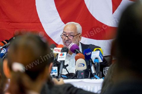 30 octobre 2014 : Conférence de presse de Ennahdha en présence de Rached Ghannouchi, son président, Ali Larayedh (G), secrétaire général du parti et Abdelahamid Jelassi, directeur de campagne. Après leur défaite aux élections législatives, Rached Ghannouchi a tenu à remercier tous les électeurs qui ont voté pour son parti et assurer que son mouvement continuera à défendre les libertés et la justice transitionnelle.