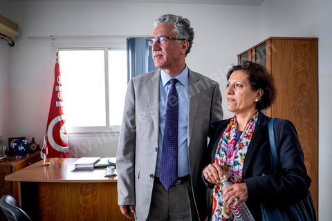 31 octobre 2014 : Hamma Hammai et sa femme Radhia Nasraoui. Portrait de Hamma Hammami dans son bureau du parti du Front populaire au lendemain des élections législatives. La bipolarisation de la vie politique tunisienne entre Nida Tounes et Ennahdha ne devrait pas cacher la 3ème place qu'occupent désormais le Front populaire et Hamma Hammami dans le paysage politique tunisien.