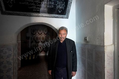 22 octobre 2014 : le père de Bilal pleure la mort de son fils embrigadé au jihad en Libye par le cheikh de la ville. Rencontre avec 3 des 5 familles de jeunes partis en Libye faire le Jihad dans la ville de Oueslatia au centre de la Tunisie après la mort à Benghazi samedi 18 ocotbre de Bilal Kaadi, jeune tunisien de 23 ans.