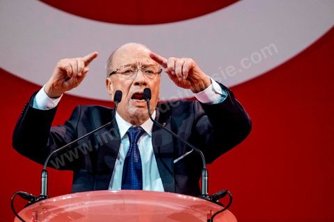 15 novembre 2014 : meeting de Beji Caïd Essebsi, candidat à la présidentielle du 23 novembre 2014 pour le parti Nidaa Tounes, au palais des sports de Tunis. Dans une enceinte pleine, Béji Caïd Essebsi, 88 ans, a tenu un discours d'une vingtaine de minutes : « Nous ne prétendons pas nous éterniser à diriger les affaires du pays, mais nous formerons les jeunes à qui revient le droit de prendre le flambeau et d’assumer leurs responsabilités », a-t-il  indiqué en substance. Une jeunesse qui doit œuvrer dans un climat de sécurité et de stabilité afin de pouvoir mettre en place une stratégie de développement durable en impulsant la dynamique économique, a-t-il ajouté.