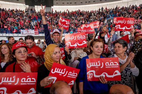 16 novembre 2014 : grand meeting politique du Front populaire, troisième force politique du pays, dans le cadre de la candidature de son président Hamma Hammami à la présidence de la république pour les élections du 23 novembre. Dans un long discours de plus d'une heure, Hammami, a assuré qu'il travaillera à l'installation d'une justice sociale et d'un équilibre entre les différentes régions du pays, avant de finir son meeting avec sa femme Radia Nasraoui, sa fille et tous ses amis et leaders du parti.