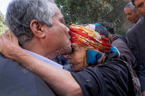 17 novembre 2014 : Visite de terrain de Hamma Hammami dans le quartier popualire de Oued Ellil, échange et discussion avec les habitants et les militants du Front Populaire. Campagne électorale pour les élections présidentielles du 23 novembre de Hamma Hammami, président du parti d'extrême gauche le Front popualire dan sles quartiers populaires de Oued Ellil et Douar Hicher, banlieue ouest de Tunis