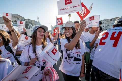 19 décembre 2014 : sur le vieux port de Bizerte, ville au nord de Tunis, meeting populaire de Moncef Marzouki, Président de la République et candidat à sa réelection pour les présidenteilles du 23 novembre. Dans une foule clairsemée d'à peine deux milles personnes, Moncef Marzouki a tenu un discours agressif contre les médias et son principal rival à l'élection Beji Caid Essebsi.