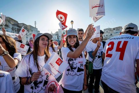 19 décembre 2014 : sur le vieux port de Bizerte, ville au nord de Tunis, meeting populaire de Moncef Marzouki, Président de la République et candidat à sa réelection pour les présidenteilles du 23 novembre. Dans une foule clairsemée d'à peine deux milles personnes, Moncef Marzouki a tenu un discours agressif contre les médias et son principal rival à l'élection Beji Caid Essebsi.