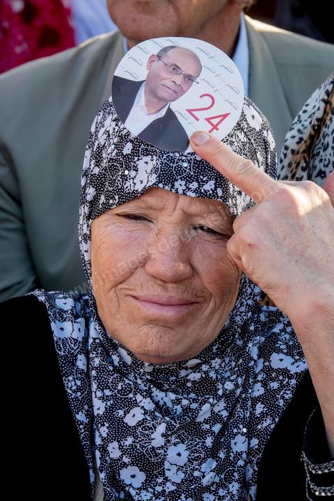 19 décembre 2014 : sur le vieux port de Bizerte, ville au nord de Tunis, meeting populaire de Moncef Marzouki, Président de la République et candidat à sa réelection pour les présidenteilles du 23 novembre. Dans une foule clairsemée d'à peine deux milles personnes, Moncef Marzouki a tenu un discours agressif contre les médias et son principal rival à l'élection Beji Caid Essebsi.