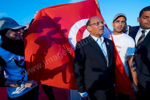 19 décembre 2014 : sur le vieux port de Bizerte, ville au nord de Tunis, meeting populaire de Moncef Marzouki, Président de la République et candidat à sa réelection pour les présidenteilles du 23 novembre. Dans une foule clairsemée d'à peine deux milles personnes, Moncef Marzouki a tenu un discours agressif contre les médias et son principal rival à l'élection Beji Caid Essebsi.