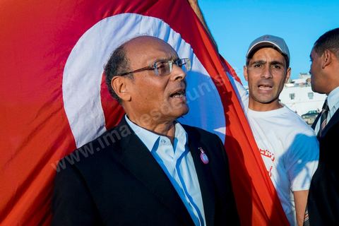 19 décembre 2014 : sur le vieux port de Bizerte, ville au nord de Tunis, meeting populaire de Moncef Marzouki, Président de la République et candidat à sa réelection pour les présidenteilles du 23 novembre. Dans une foule clairsemée d'à peine deux milles personnes, Moncef Marzouki a tenu un discours agressif contre les médias et son principal rival à l'élection Beji Caid Essebsi.