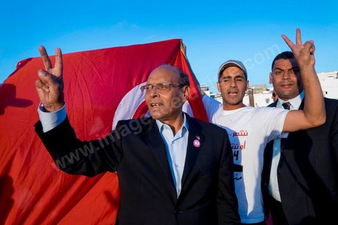 19 décembre 2014 : sur le vieux port de Bizerte, ville au nord de Tunis, meeting populaire de Moncef Marzouki, Président de la République et candidat à sa réelection pour les présidenteilles du 23 novembre. Dans une foule clairsemée d'à peine deux milles personnes, Moncef Marzouki a tenu un discours agressif contre les médias et son principal rival à l'élection Beji Caid Essebsi.