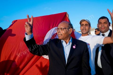 19 décembre 2014 : sur le vieux port de Bizerte, ville au nord de Tunis, meeting populaire de Moncef Marzouki, Président de la République et candidat à sa réelection pour les présidenteilles du 23 novembre. Dans une foule clairsemée d'à peine deux milles personnes, Moncef Marzouki a tenu un discours agressif contre les médias et son principal rival à l'élection Beji Caid Essebsi.
