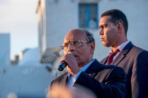 19 décembre 2014 : sur le vieux port de Bizerte, ville au nord de Tunis, meeting populaire de Moncef Marzouki, Président de la République et candidat à sa réelection pour les présidenteilles du 23 novembre. Dans une foule clairsemée d'à peine deux milles personnes, Moncef Marzouki a tenu un discours agressif contre les médias et son principal rival à l'élection Beji Caid Essebsi.